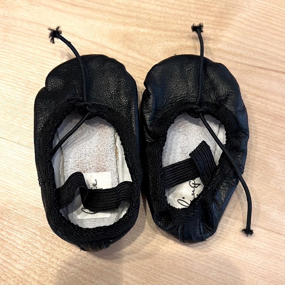 EUC Baby Linge leather ballet flats